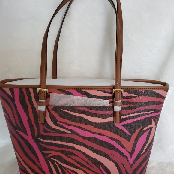 Michael Kors purse - Picture 9 of 9